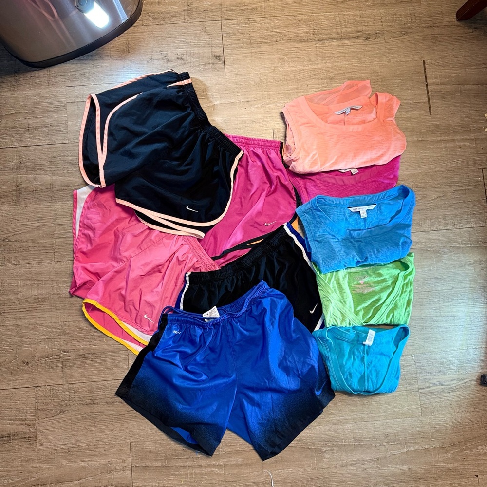 Bundle of 10 athletic items SIZE SMALL